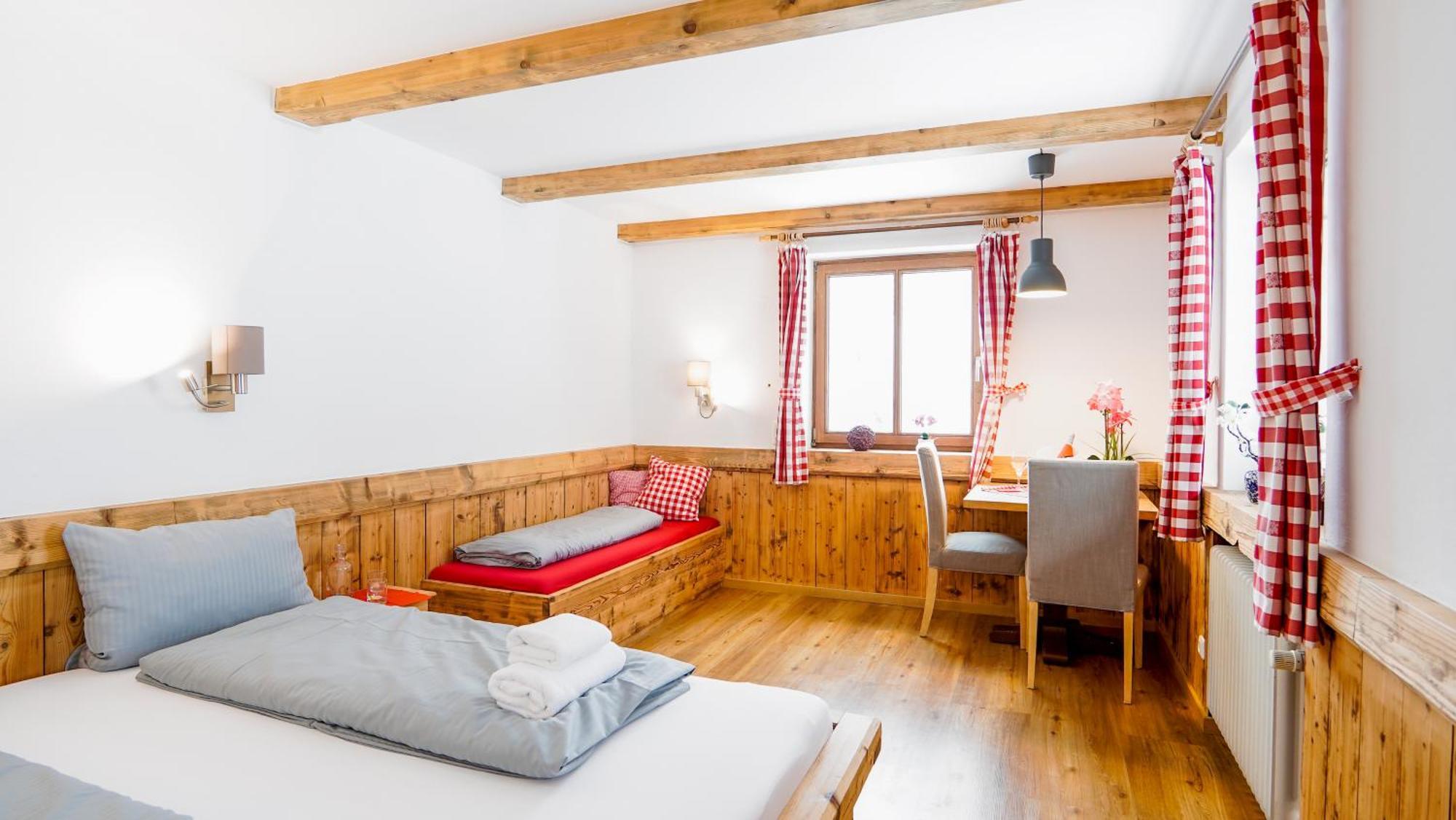 Landgasthof Zum Papyrer - Erholung Im Urlaubsgebiet Lenggries Bilik gambar